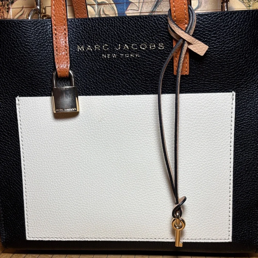 Marc Jacobs Black and White Tote Bag Mini Grind 9”Lx7.75”Hx3.75”W - Picture 4 of 17